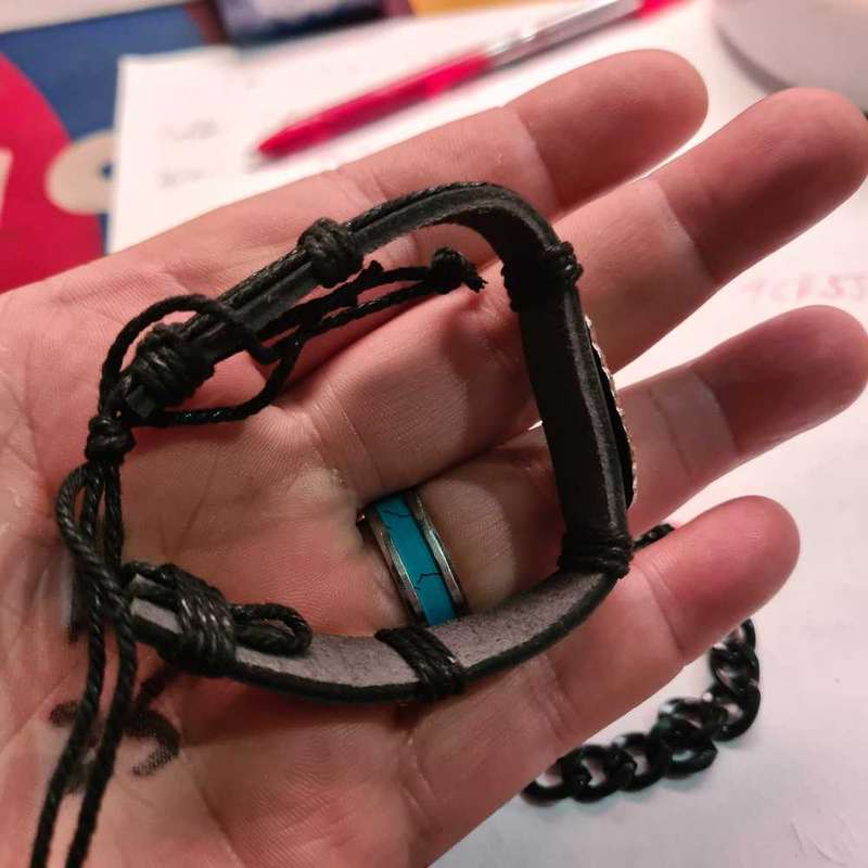 2x bracelets