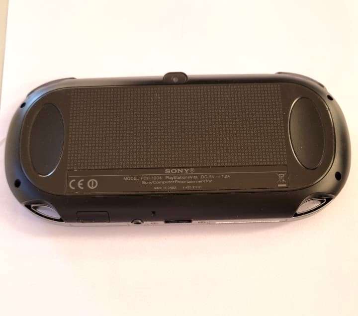 PLAYSTATION VITA IN BOX BUNDLE