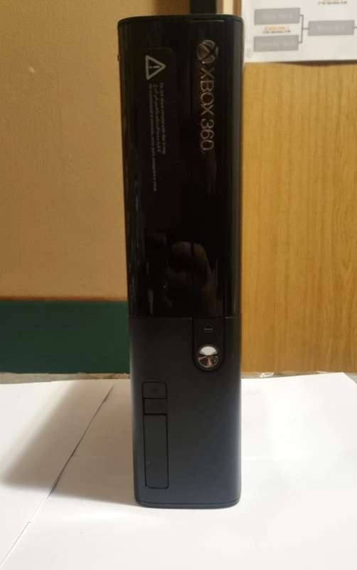 XBOX 360E 320GB (Kindly read description below)