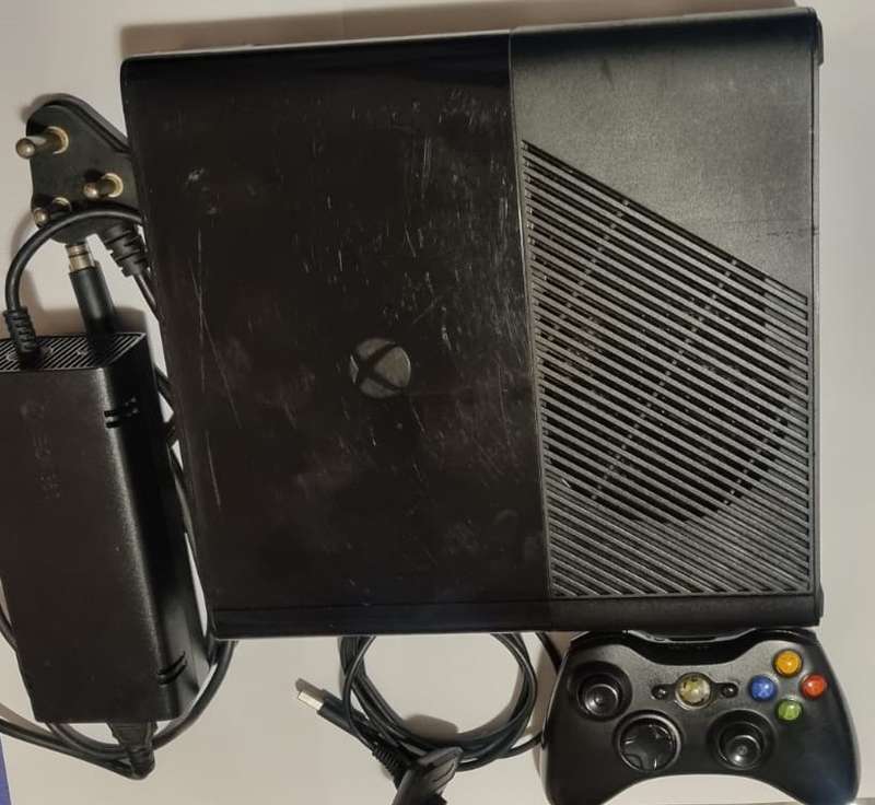 XBOX 360E 320GB (Kindly read description below)