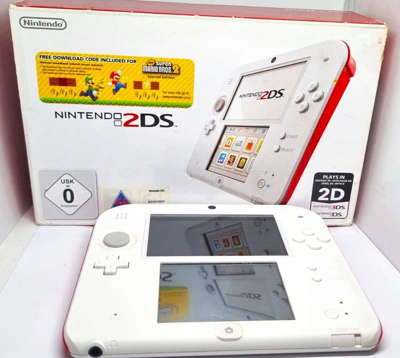 Fantastic Condition Nintendo 2DS Red and White Edition bundle With Pokemon