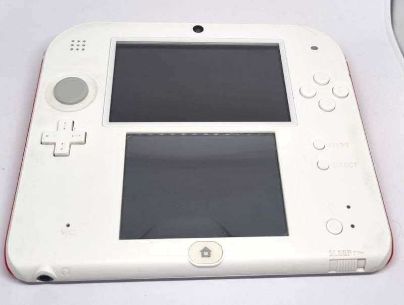 Fantastic Condition Nintendo 2DS Red and White Edition bundle With Pokemon
