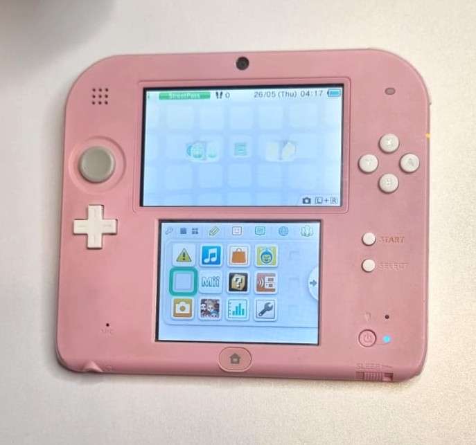 Limited Edition Pink+White Nintendo 2DS bundle