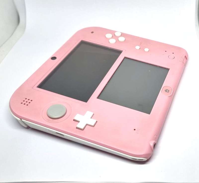 Limited Edition Pink+White Nintendo 2DS bundle