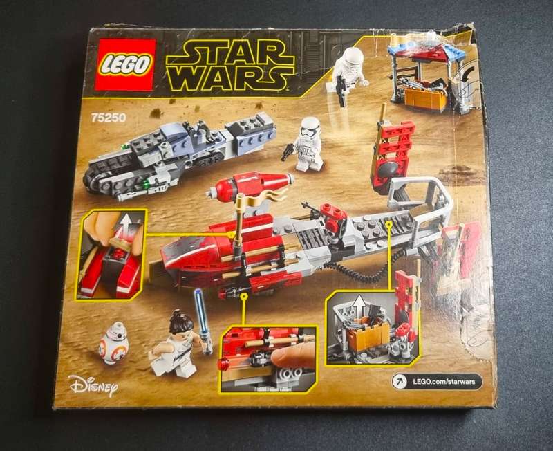 Retired LEGO Star Wars: Pasaana Speeder Chase (75250)  373 Pieces
