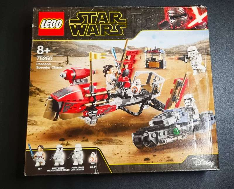Retired LEGO Star Wars: Pasaana Speeder Chase (75250)  373 Pieces