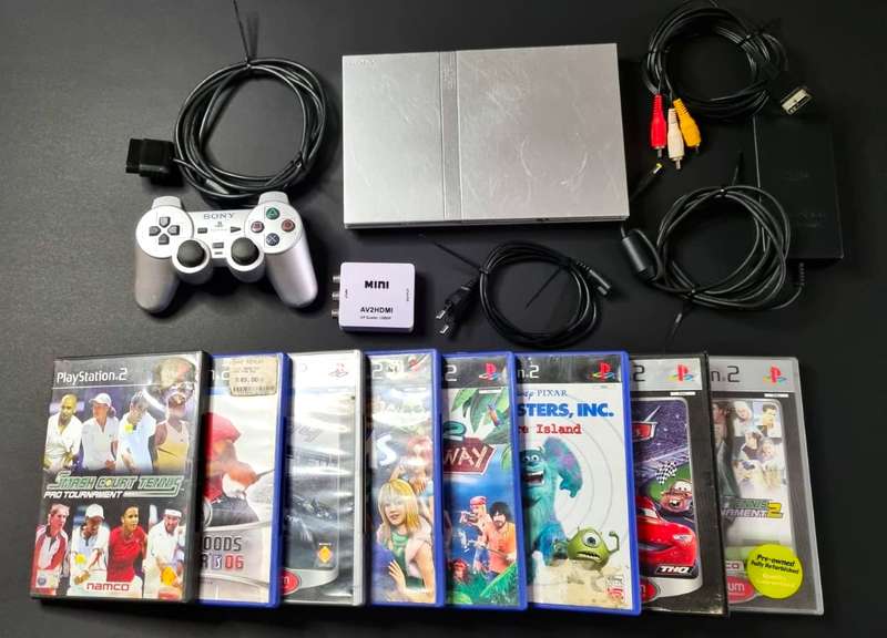 SILVER SONY PLAYSTAION 2 BUNDLE