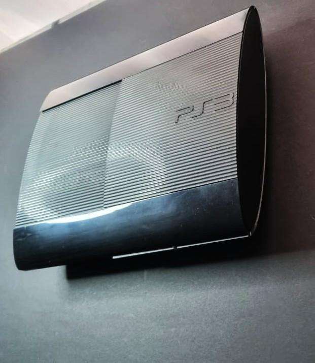 Amazing Condition 500GB Sony Playstaion 3 Super Slim Bundle