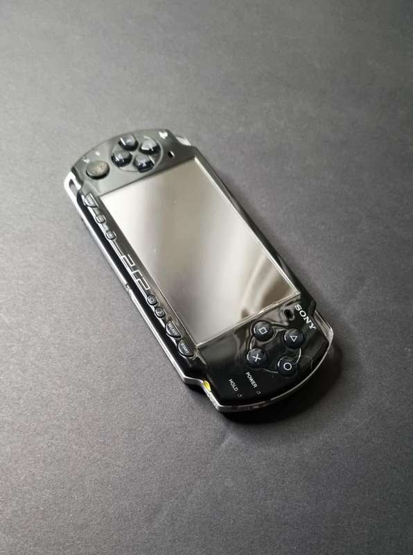 Good Condition Sony PSP 2000 Bundle