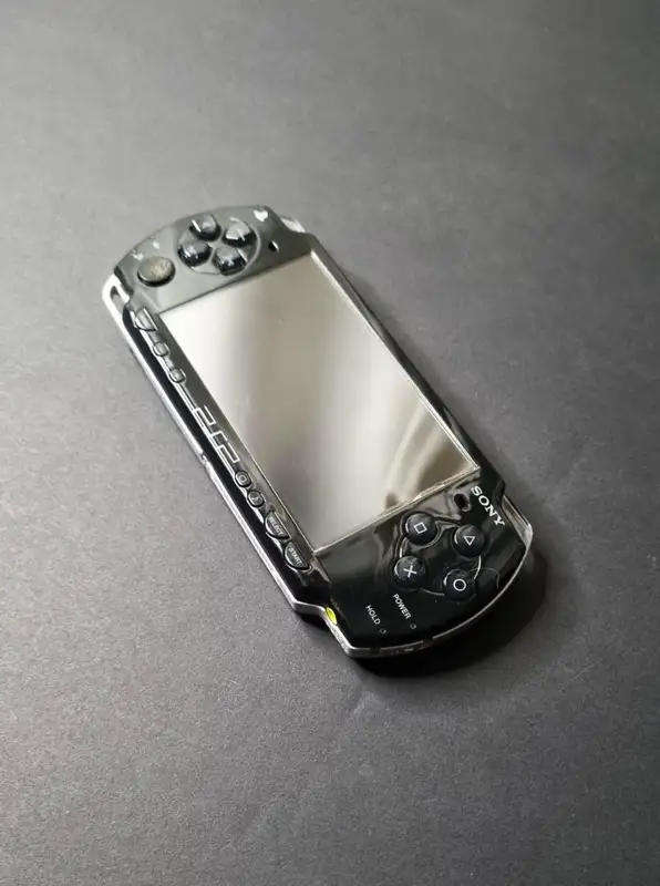 Good Condition Sony PSP 2000 Bundle