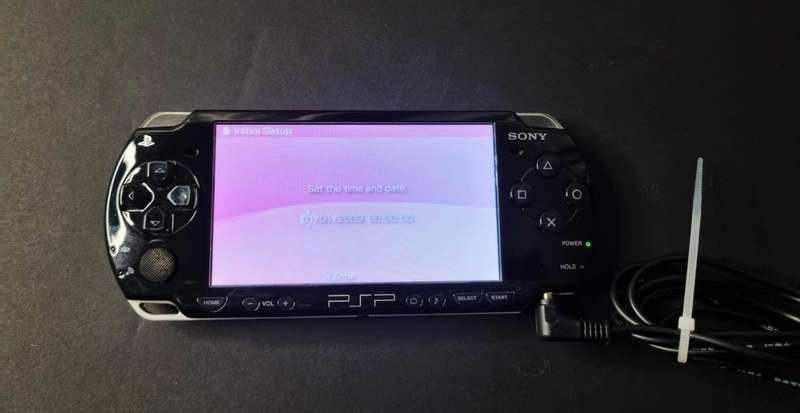 Good Condition Sony PSP 2000 Bundle