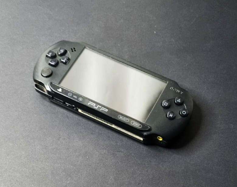 Good Condition Sony PSP Street Bndle