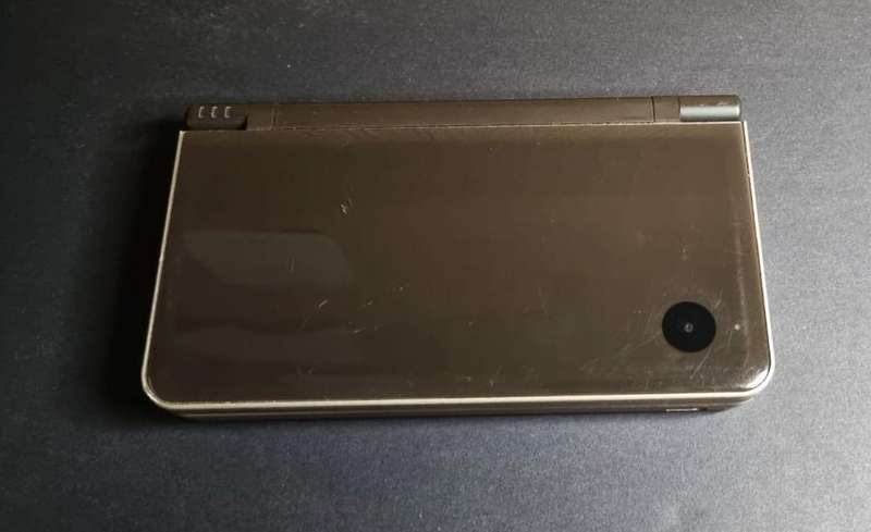 Nintendo DSi XL  Grey  Large Screens  Fully Working + New Super Mario Bros + Charger + 16GB Memor