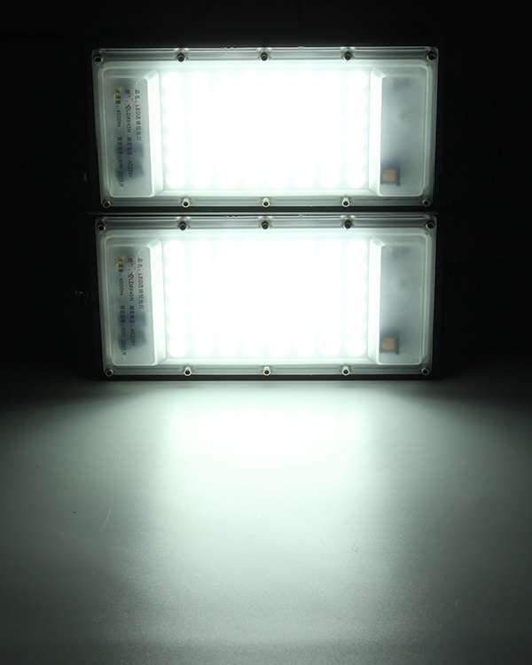 LED Floodlight 100W Waterproof IP66 Driverless Ultra Slim Design. Collections Are Allowed.
