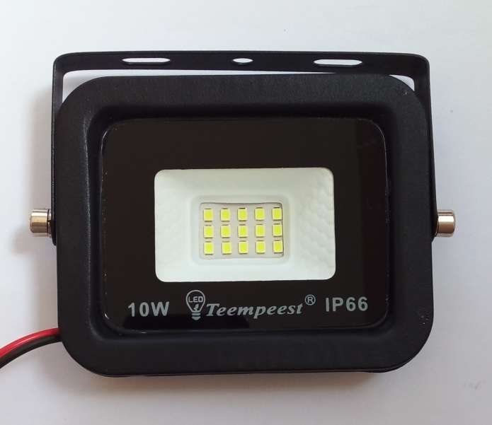 Low Voltage 10W 12V LED Floodlights. Ideal For 12V Batteries Or Solar Systems. Collections Allowed.