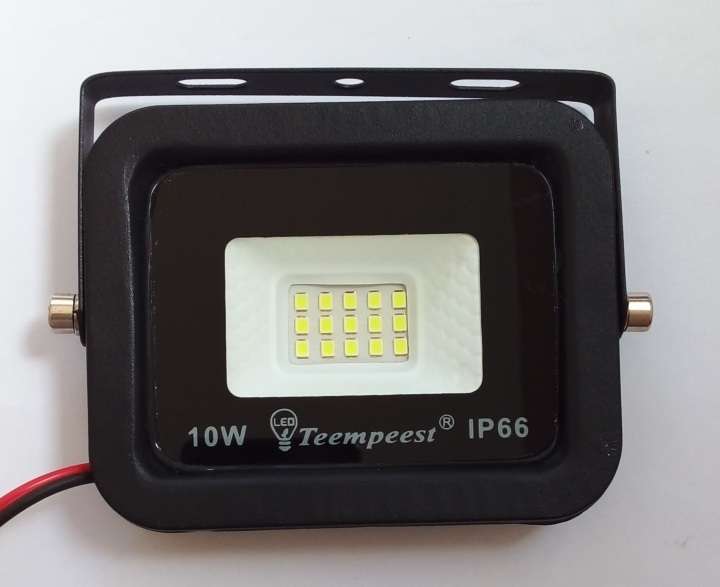 Low Voltage 10W 12V LED Floodlights. Ideal For 12V Batteries Or Solar Systems. Collections Allowed.