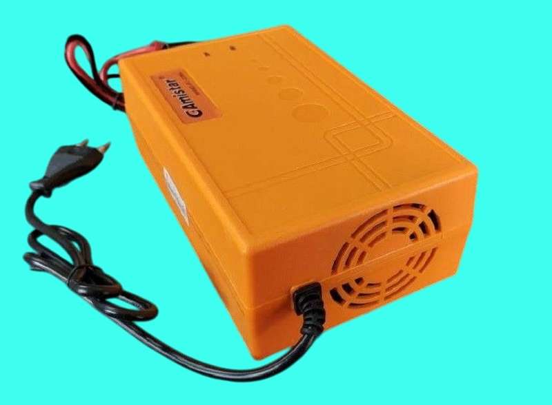 Heavy Duty 12V 30A Intelligent Pulse Battery Charger. High Efficiency Version. Collections Allowed.