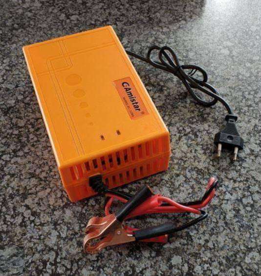 Heavy Duty 12V 30A Intelligent Pulse Battery Charger. High Efficiency Version. Collections Allowed.