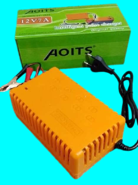 High Efficiency 12V 7A Intelligent Pulse Battery Charger. Heavy Duty Version. Collections Allowed.
