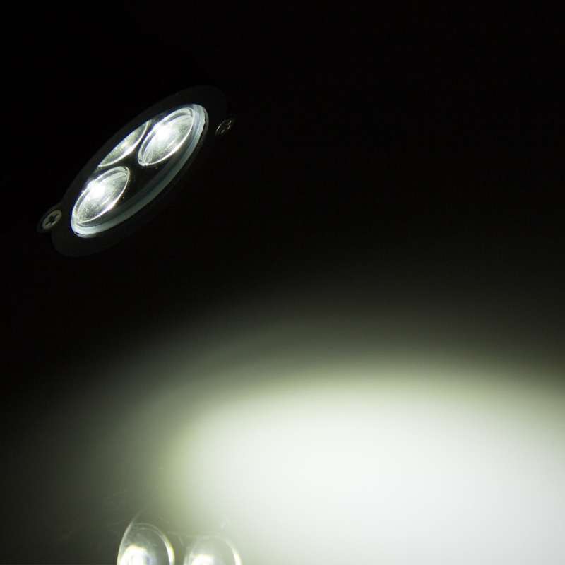 LED Spot Lights: Outdoor Garden / Landscape Cool White Spotlights. AC220V. Collections Are Allowed.