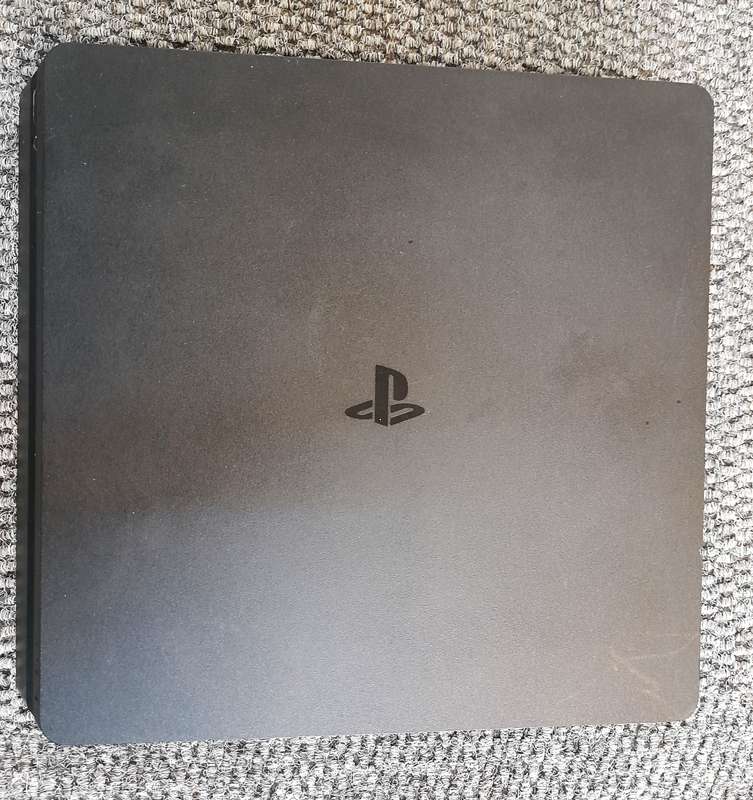 PS4 Console Slim