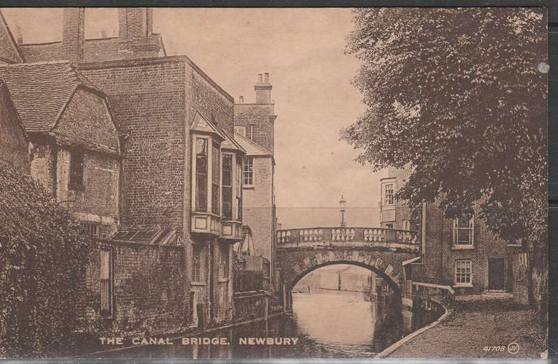A PICTURE POST CARD SHOWING THE CANAL & KENNET CANAL BRIDGE NEWBURY USED NOT MAILED LOOK SCAN