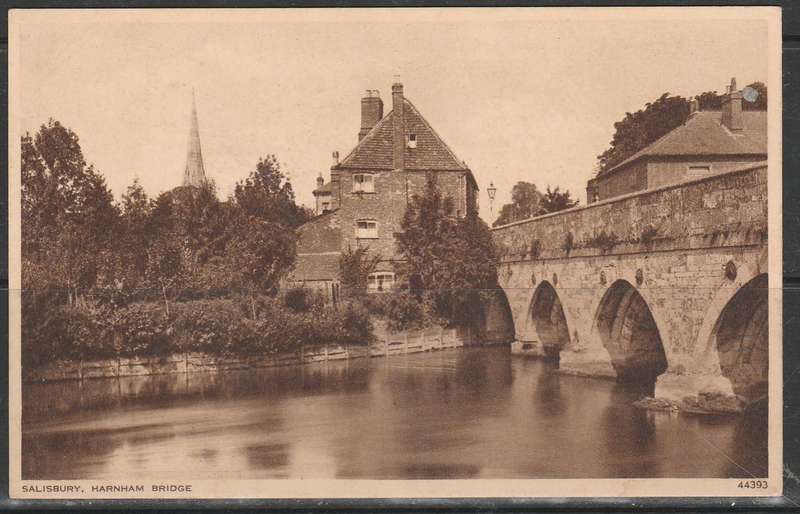 A PICTURE POST CARD SHOWING HARNHAM BRIDGE SALISBURY MINT LOOK SCAN