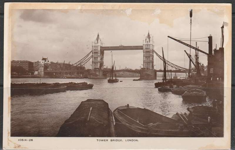 A PICTURE POST CARD SHOWING TOWER BRIDGE LONDON MINT A LOOK SCAN