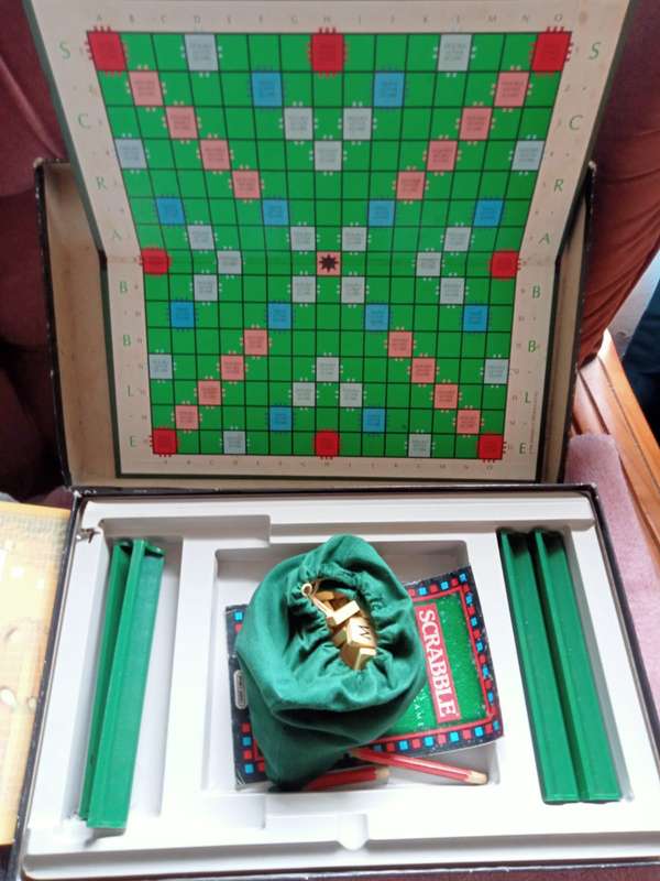 Scrabble set (complete)
