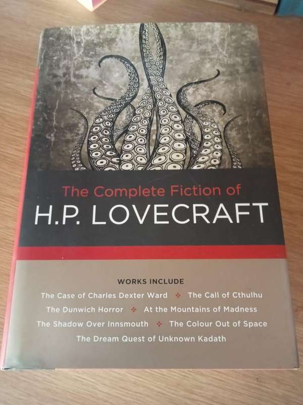 The Complete Fiction of H. P. Lovecraft: Chartwell Classics (Hardcover with dustcover)