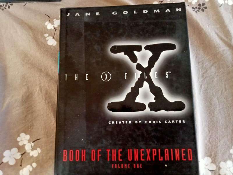 The X-Files: Book of the Unexplained, Volume 1 | Jane Goldman (Hardcover)