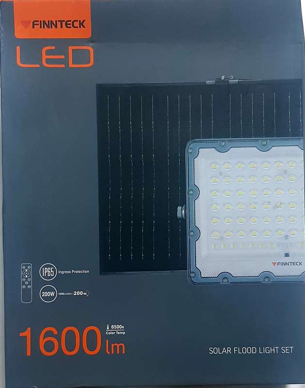 FINNTECK 1600lm 200W SOLAR POWERED FLOODLIGHT
