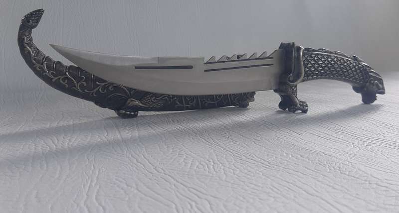BEAUTIFUL 34CM VINTAGE DRAGON KNIFE WITH INTRICATE SHEATH