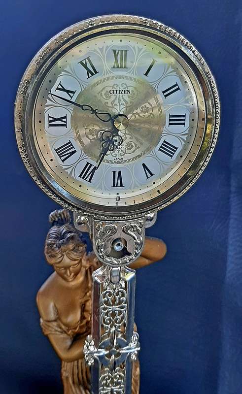 VINTAGE CITIZEN QUARTZ CLOCK WITH ART DECO ELEGANCE