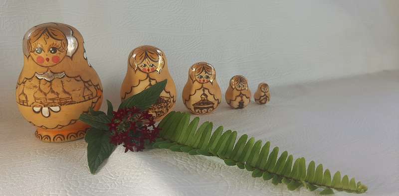 CUTE WOODEN BABUSHKA DOLL SET