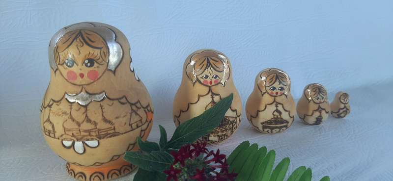 CUTE WOODEN BABUSHKA DOLL SET