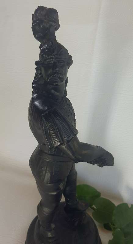 MAJESTIC FLEUR-DE-LIS KNIGHT STATUE