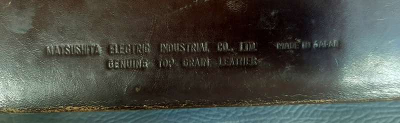 RARE VINTAGE NATIONAL PANASONIC R-330 TRANSISTOR RADIO - ORIGINAL LEATHER CASE!