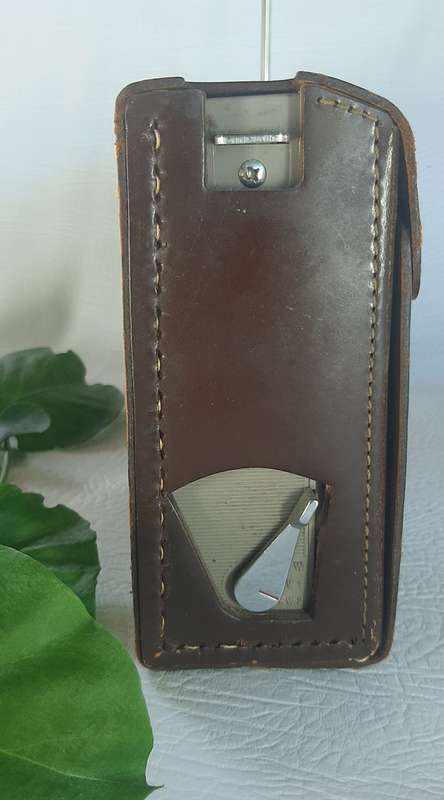RARE VINTAGE NATIONAL PANASONIC R-330 TRANSISTOR RADIO - ORIGINAL LEATHER CASE!