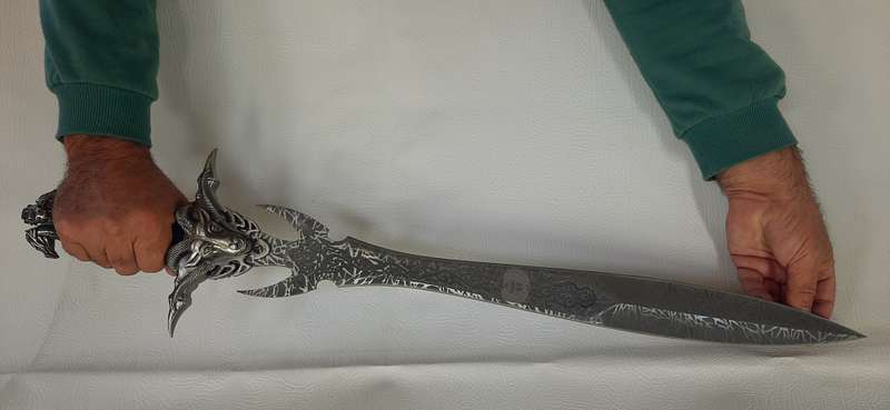FROSTMOURNE - THE LICH KING'S BLADE