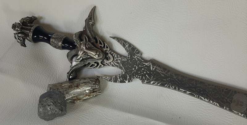 FROSTMOURNE - THE LICH KING'S BLADE