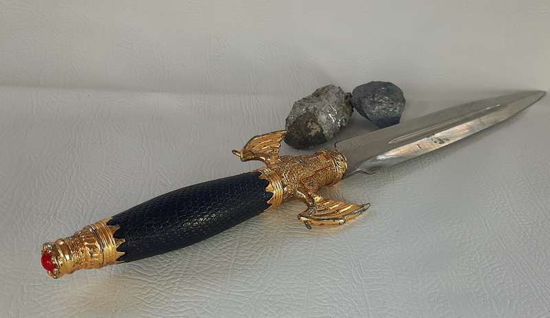 DRACULA'S CASTLE DAGGER - A BLADE FORGED IN DARKNESS
