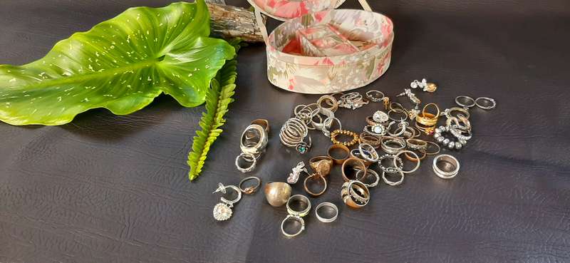 VINTAGE COSTUME JEWELLERY COLLECTION - A TREASURE TROVE OF TIMELESS ELEGANCE!