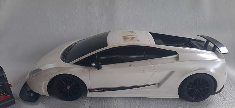 LARGE 50cm REMOTE-CONTROL LAMBORGHINI - UNTESTED, INCLUDES 6V BATTERY AND CHARGER