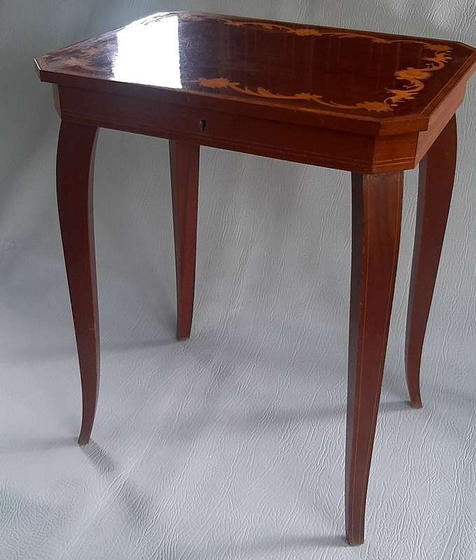 VINTAGE SORRENTO MARQUETRY MUSIC BOX TABLE - RARE & FULLY FUNCTIONAL!!!