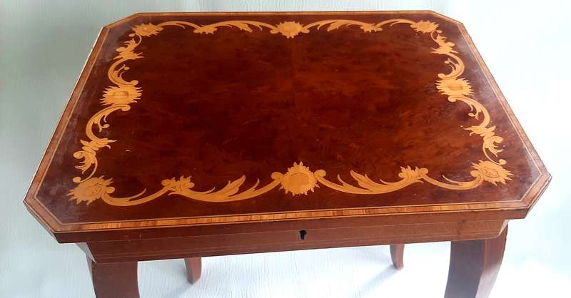 VINTAGE SORRENTO MARQUETRY MUSIC BOX TABLE - RARE & FULLY FUNCTIONAL!!!
