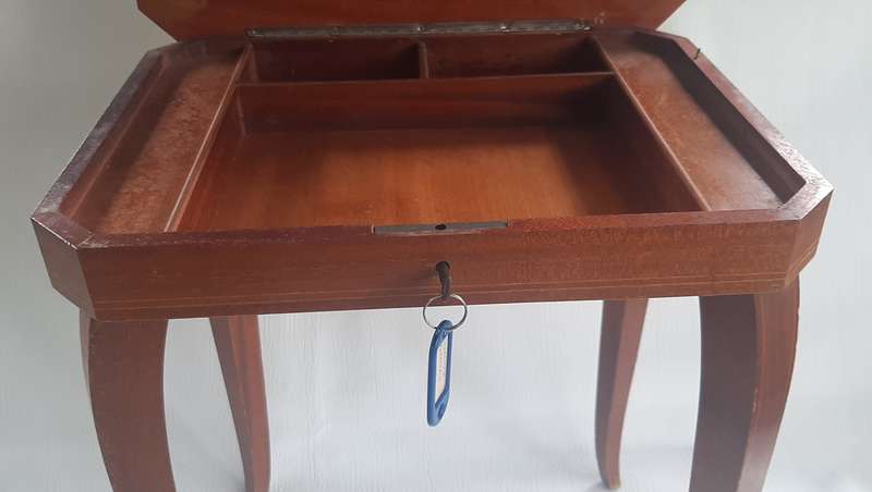 VINTAGE SORRENTO MARQUETRY MUSIC BOX TABLE - RARE & FULLY FUNCTIONAL!!!