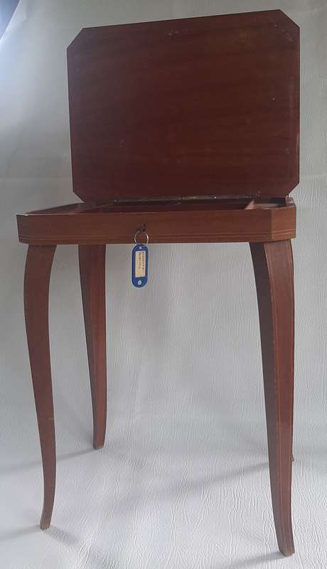 VINTAGE SORRENTO MARQUETRY MUSIC BOX TABLE - RARE & FULLY FUNCTIONAL!!!