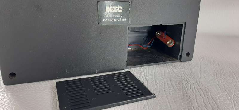 RETRO-STYLE PORTABLE RADIO