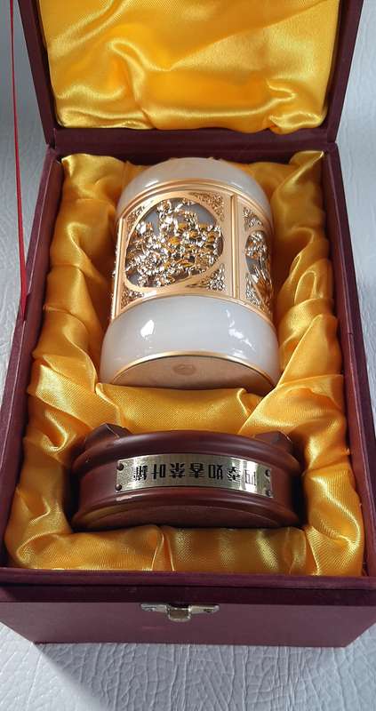 EXQUISITE SWAN TEA CANISTER WITH LUXURIOUS DISPLAY BOX